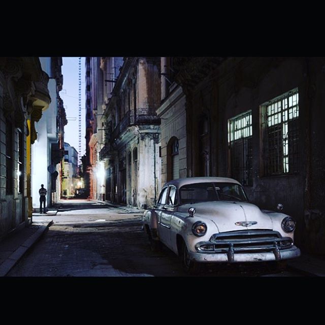 Next stop La Descarga |   
#LaDescarga #HoustonHospitality #BringingYouTheBest #Cuba #Speakeasy #Havana #NextStop #Cocktails #Dancing #CubanBurlesque