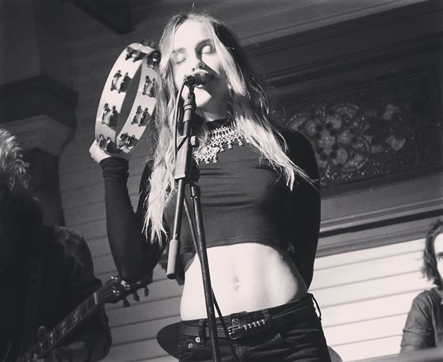 Today we throwback to the night Zella Day played The Porch! #NoVacancy #NoVacancyLA #PorchSessions #ZellaDay #TBT @zelladay